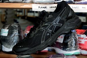 asics-kayano-black