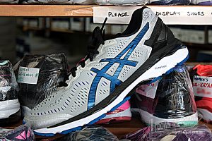 asics-kayano-silver-and-blue